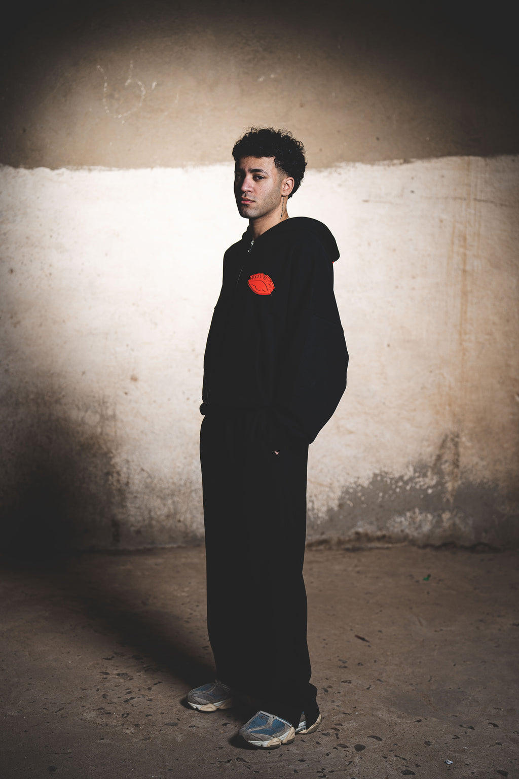 BLACK MBPV 25V ZIPPER