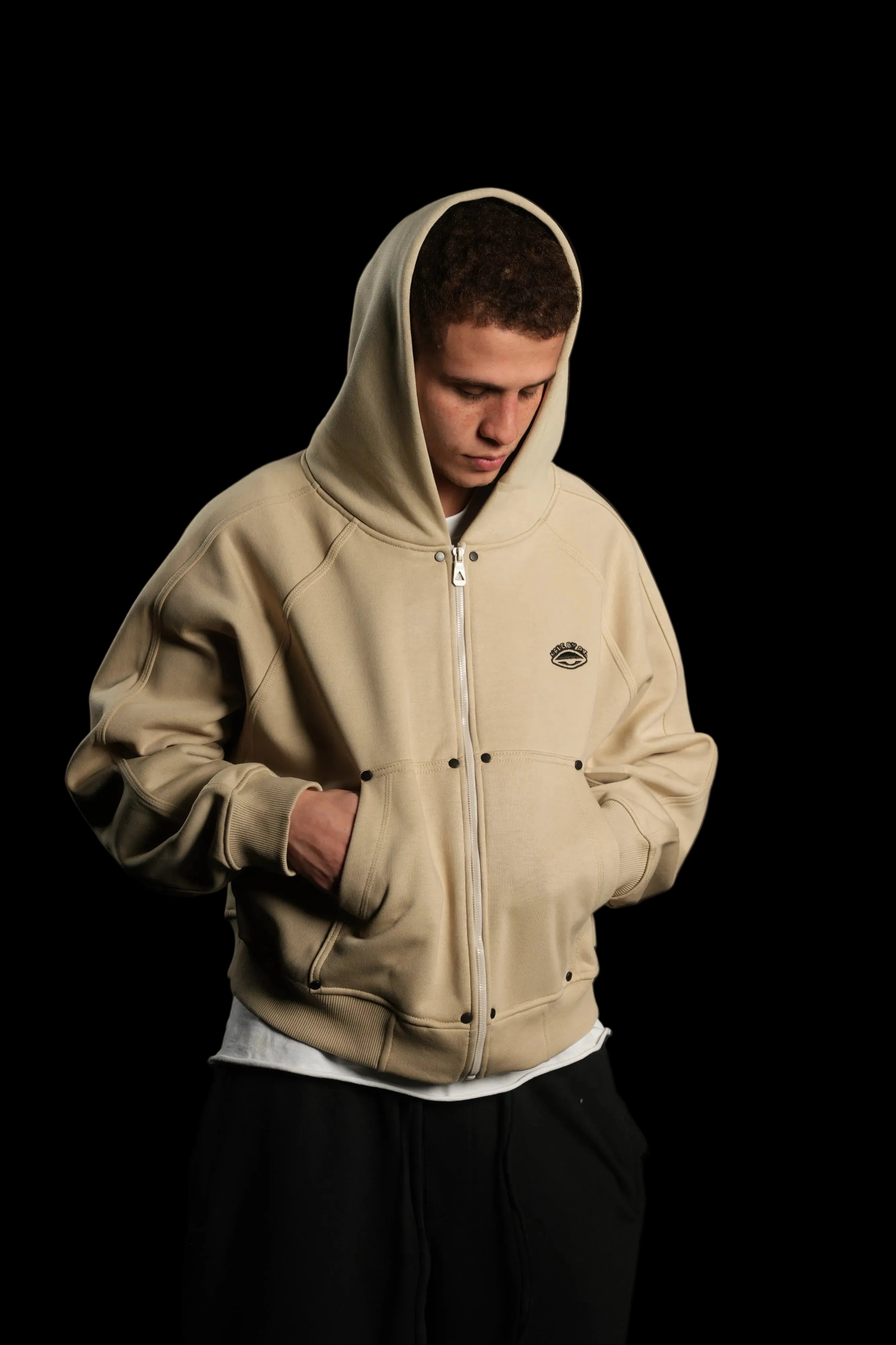 BLACK STUDDED BEIEGE ZIP-UP