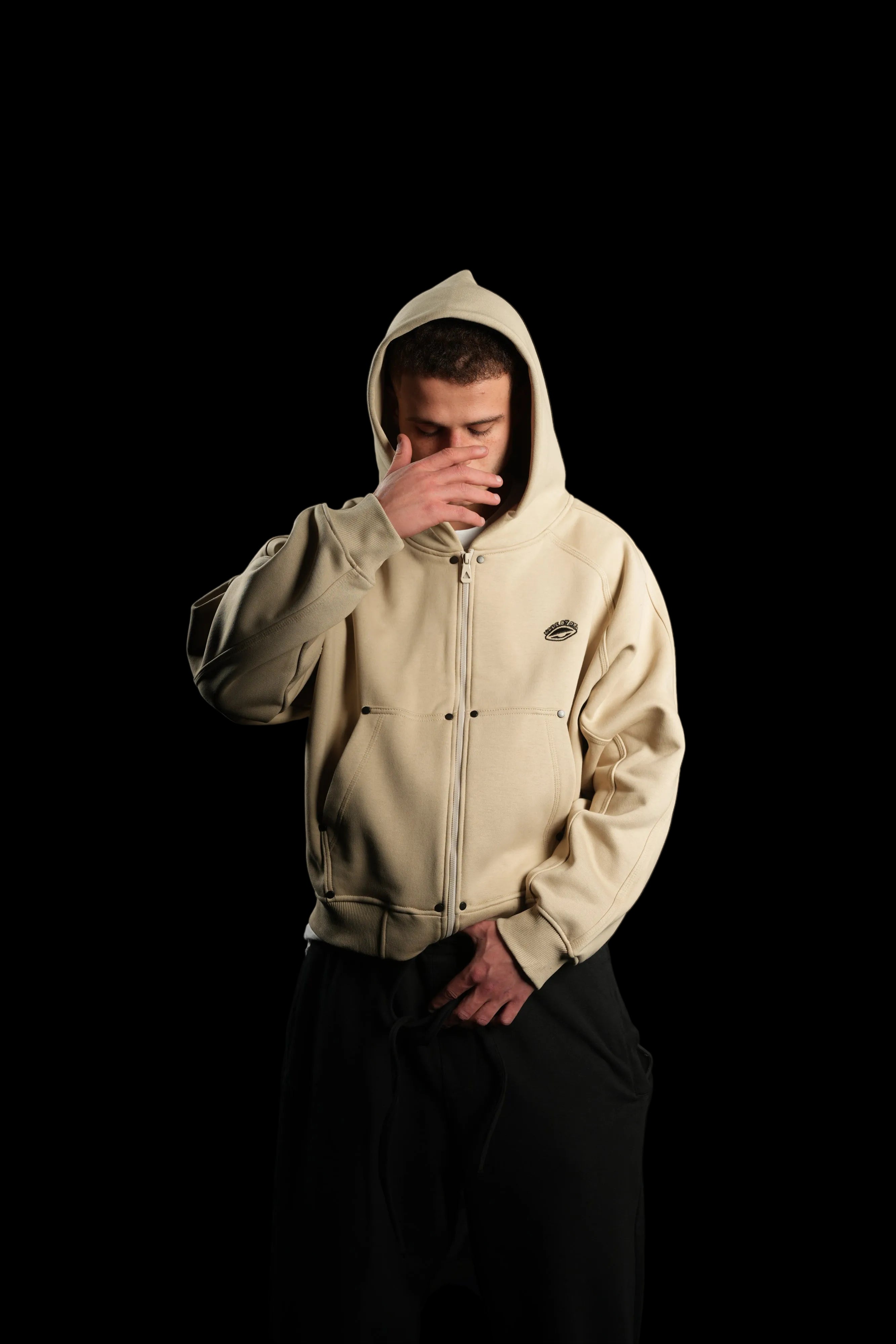 BLACK STUDDED BEIEGE ZIP-UP